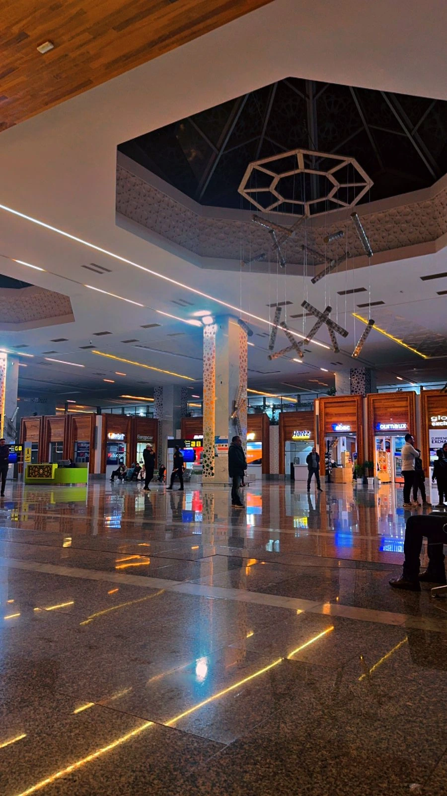 Guide complet sur la location de voiture à l'aéroport de Fès - FatmCar Découverte de l'aéroport Fès-Saïs : Portail vers le patrimoine marocain