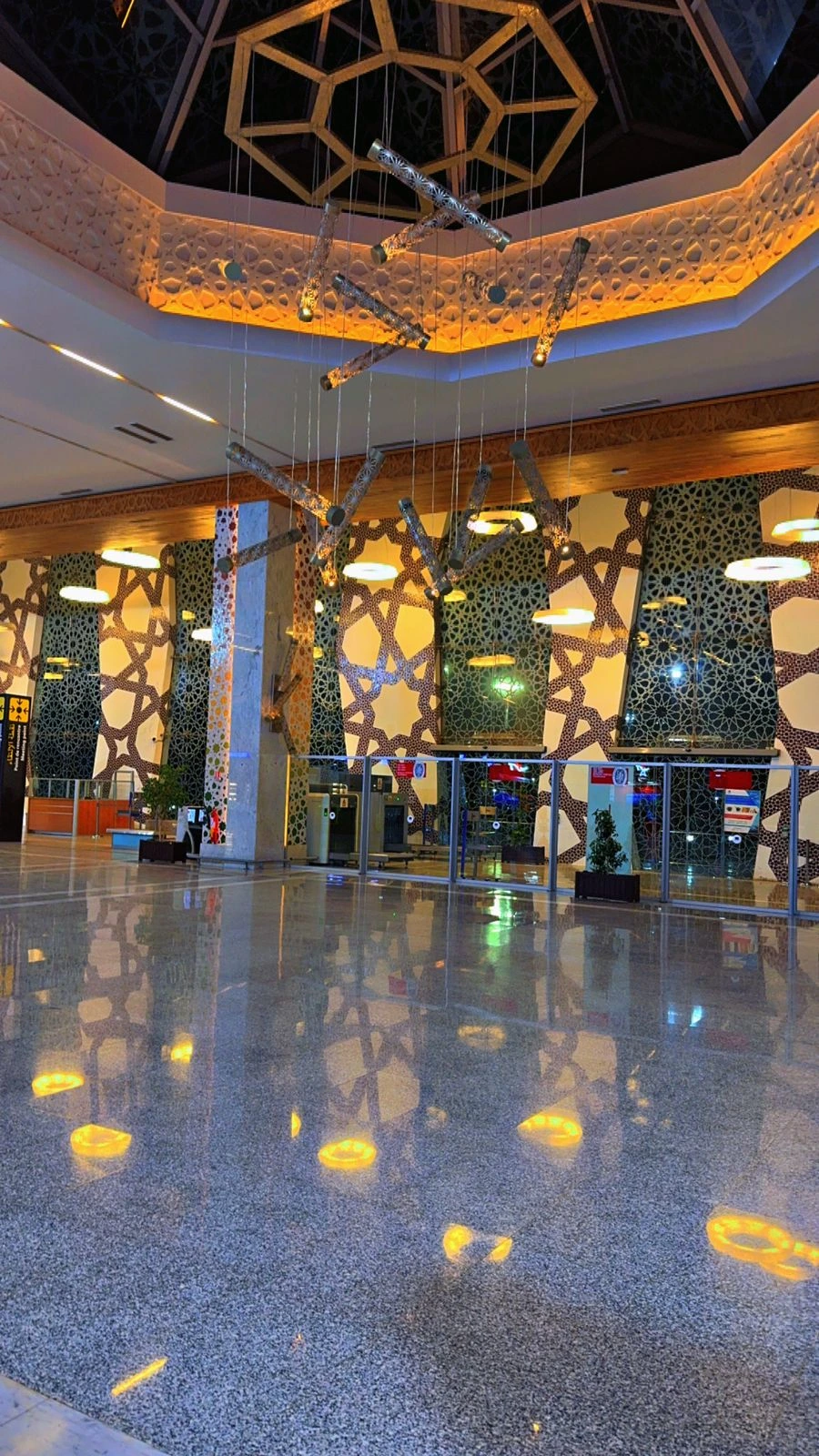 Guide complet sur la location de voiture à l'aéroport de Fès - FatmCar L'Aéroport de Fès-Saïss : Portail Vers la Beauté du Maroc